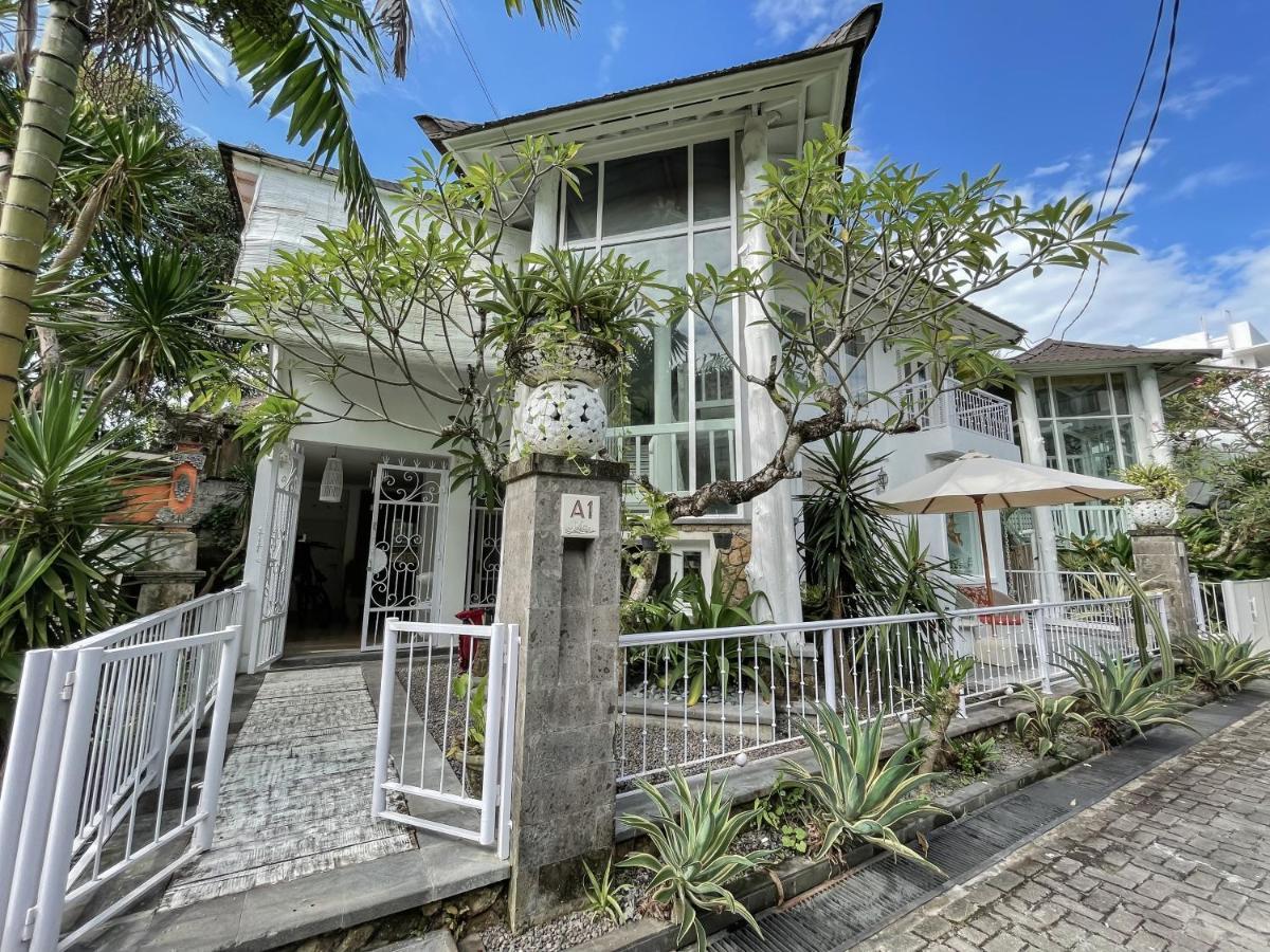Beach House Canggu - 150M Berawa Beach Zewnętrze zdjęcie